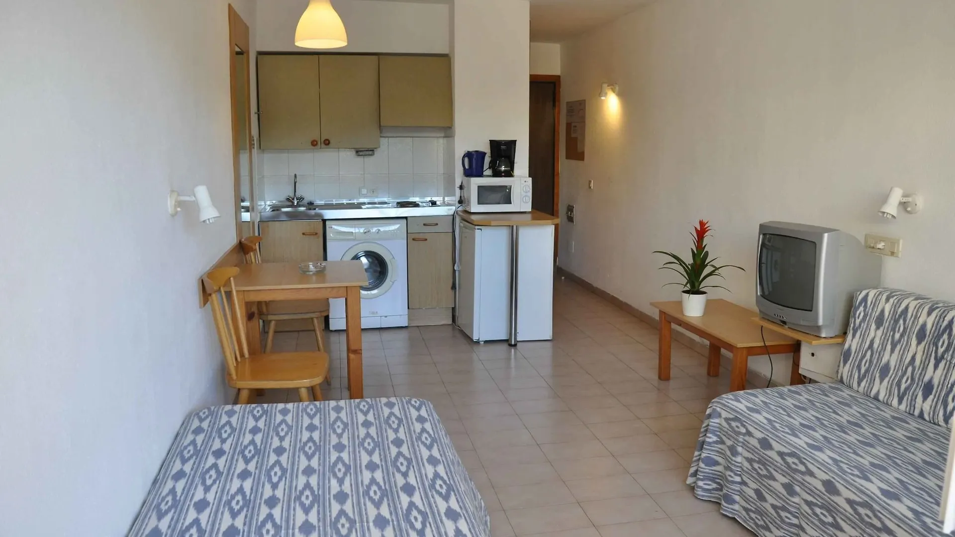 Estudios Montenova Palma Hotel